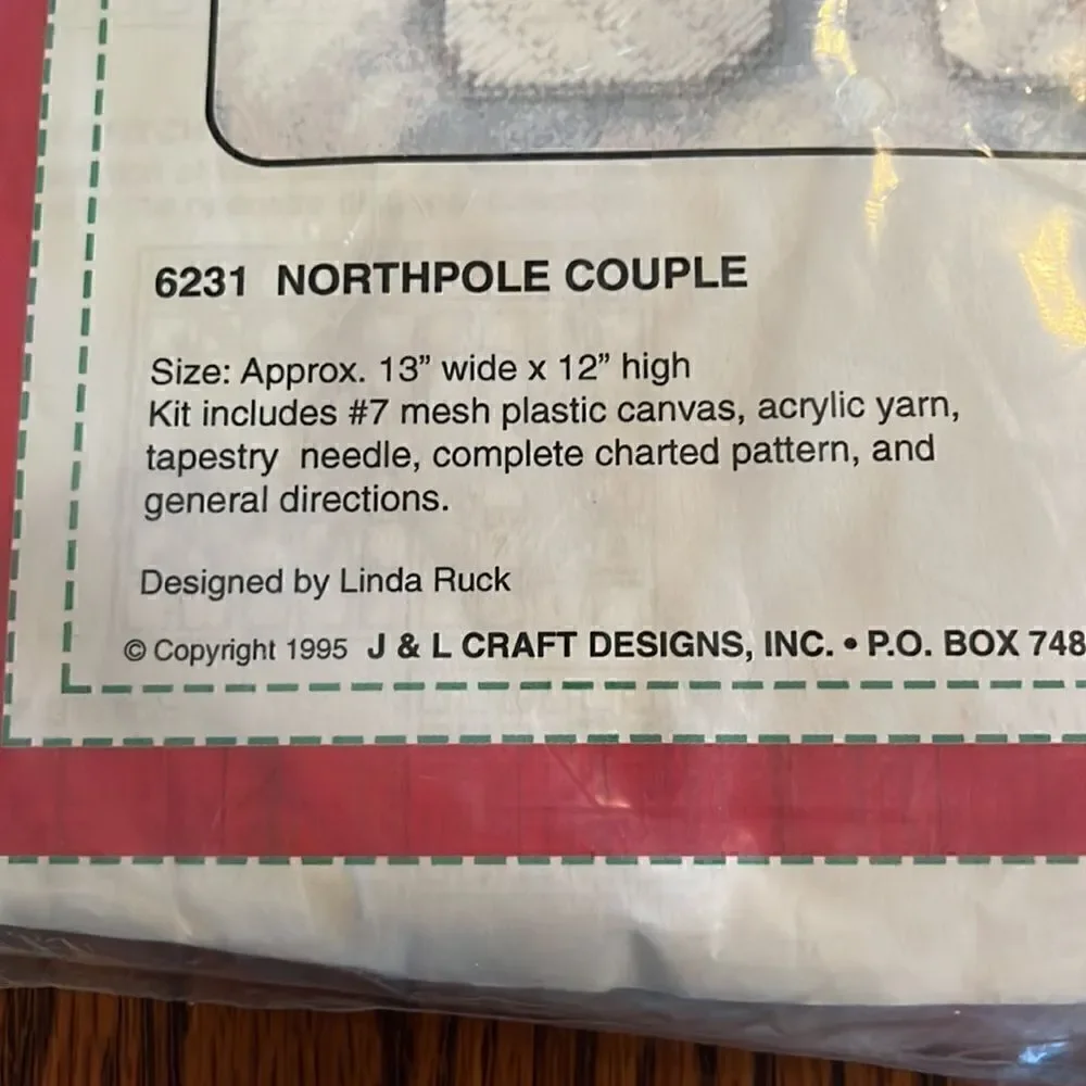 Temptations Holiday North pole Couple Canvas Kit new